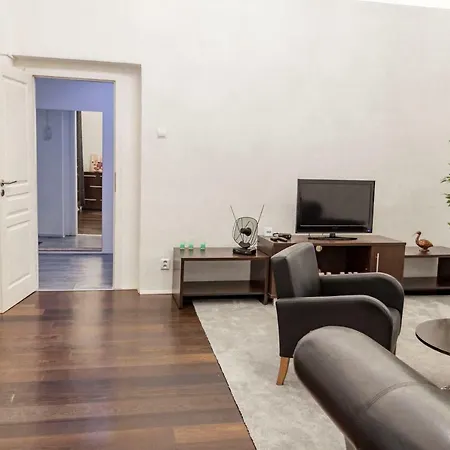 Spacious Elite House In Heart Of *